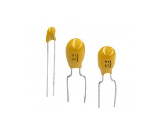 Tantaal condensator 100uF/16V 20% e=5,0  ø6.5mm