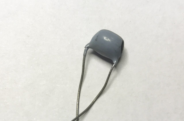 Choke coil radial 56uH round gray