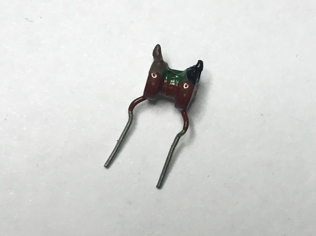 Choke coil radial 10uH around red green